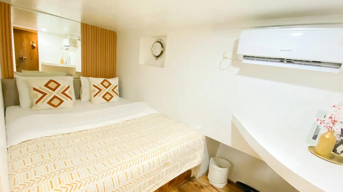 Deluxe Bedroom - Image 1